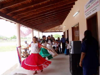 未来への新しい希望を胸に、さあ踊りましょう