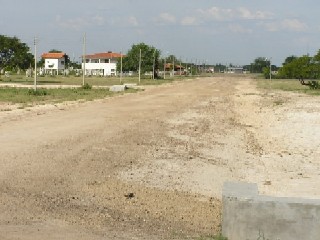 未舗装ですが、高速道路の趣がありますね