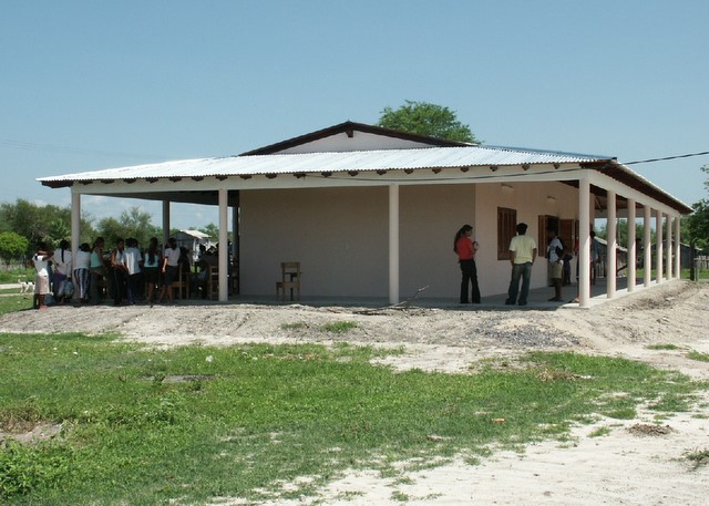 ディアナに贈呈した新校舎