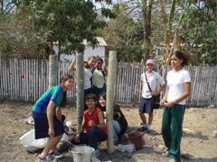 子供たちと心を通じさせながら